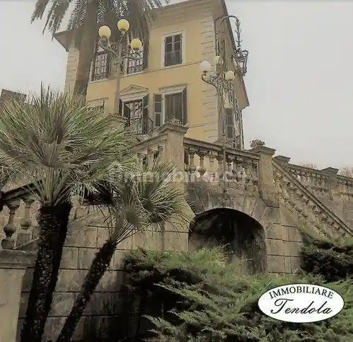Villa in vendita a Carrara