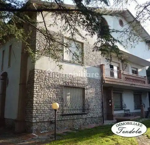 Villa in vendita a Sarzana
