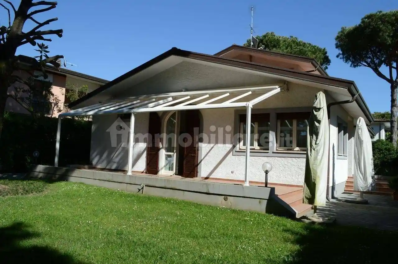 Villa unifamiliare via Palmiro Togliatti, Caranna, Forte dei Marmi - foto 2