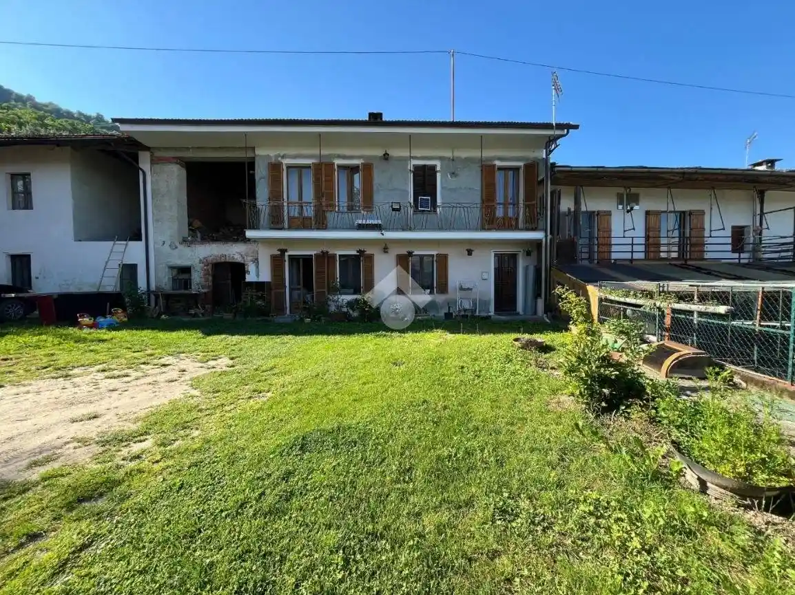 Terratetto plurifamiliare via Basse Senaude 12, Envie - foto 2