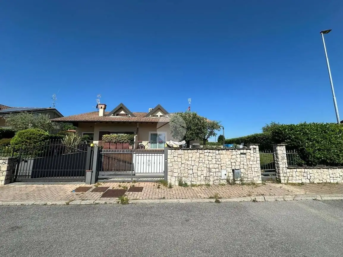 Villa in vendita a Adro