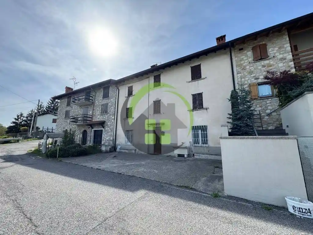 Casa indipendente in vendita a Alzano Lombardo