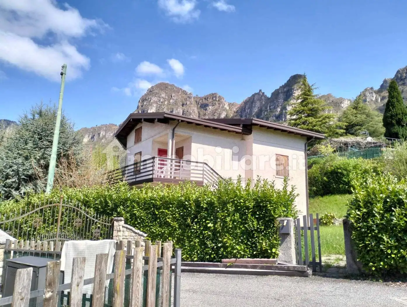 Villa in vendita a Lodrino