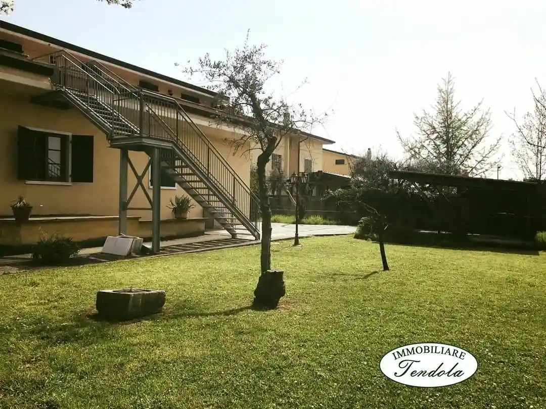 Villa in vendita a Carrara