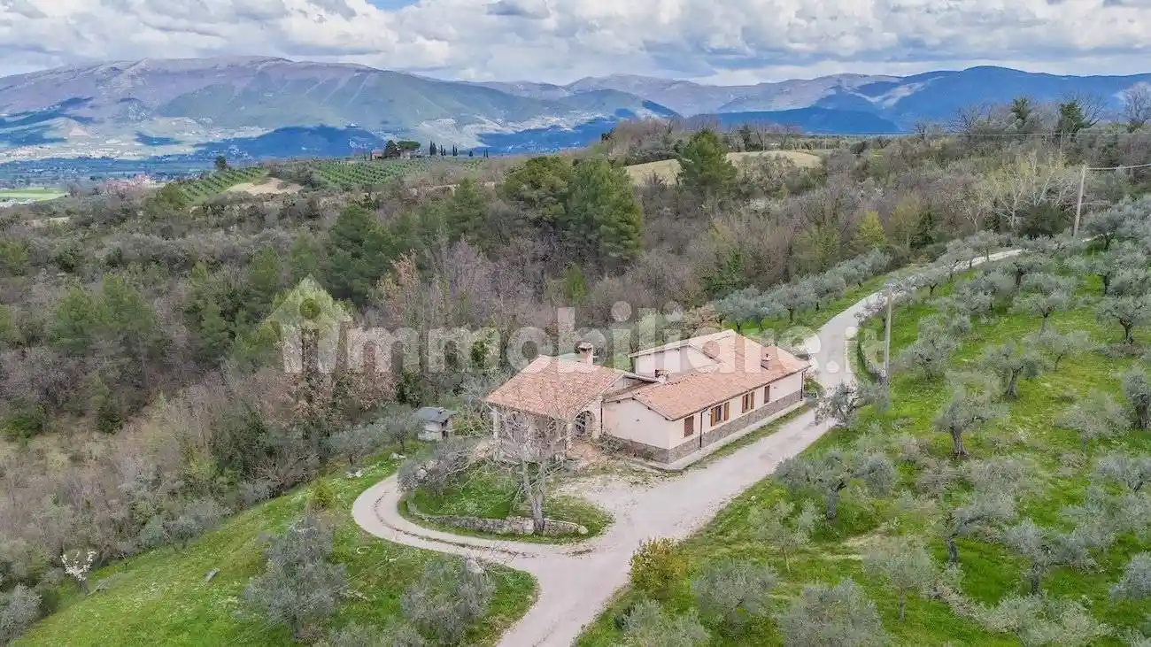 Villa unifamiliare via Aldo Moro, Centro, Castel Ritaldi - foto 2