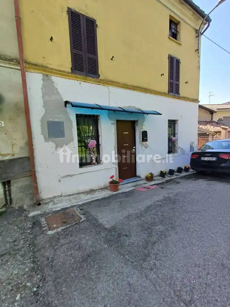 Casa indipendente in vendita a Ziano Piacentino