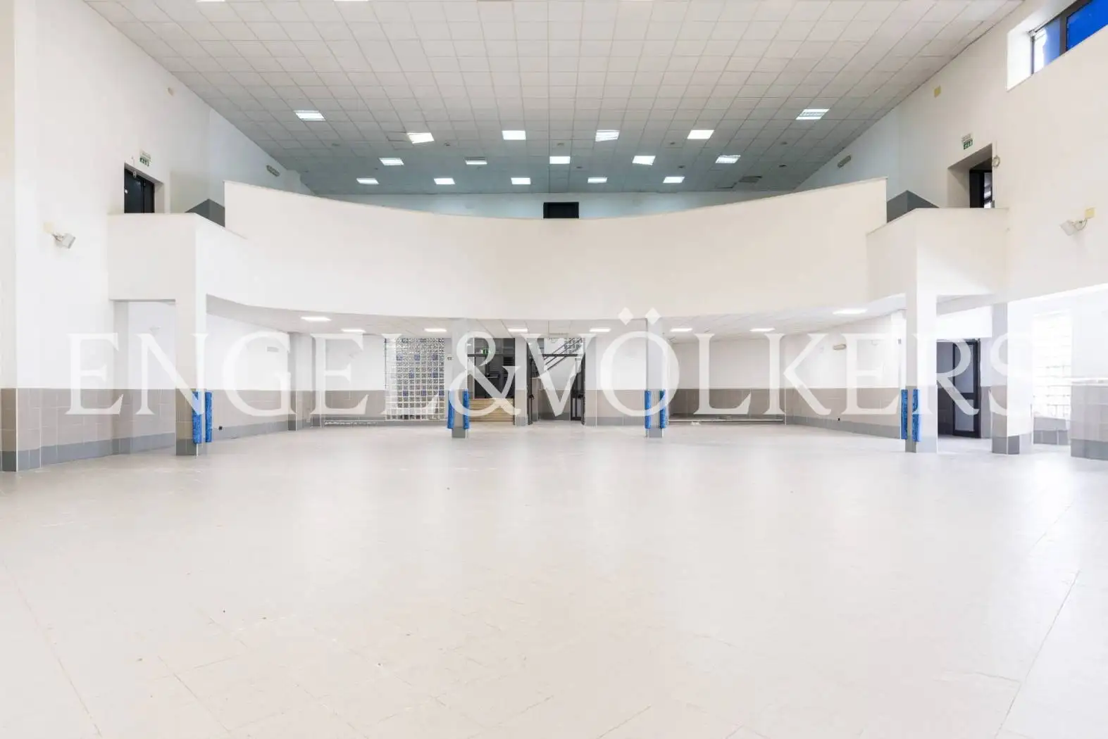 Palazzo - Edificio in affitto a Napoli