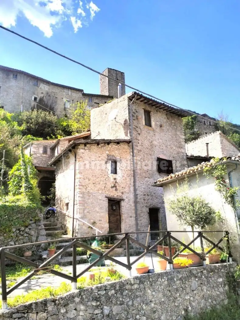 Casa indipendente in vendita a Spoleto