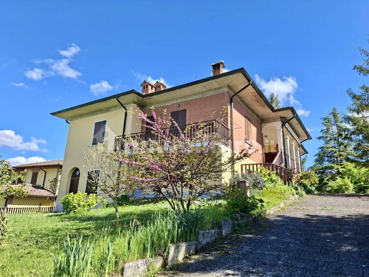 Villa in vendita a Baiso