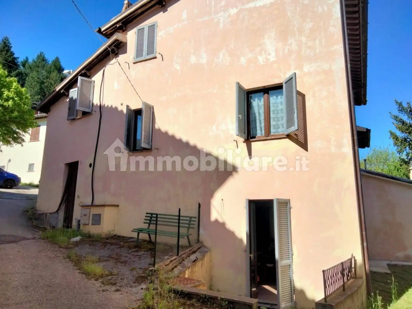 Casa indipendente in vendita a Foligno