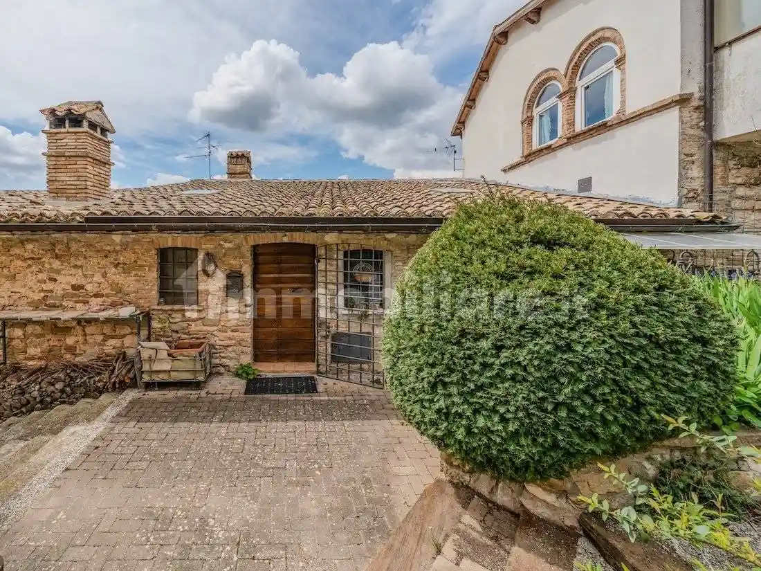 Casale via Roma, Centro, Valtopina - foto 3