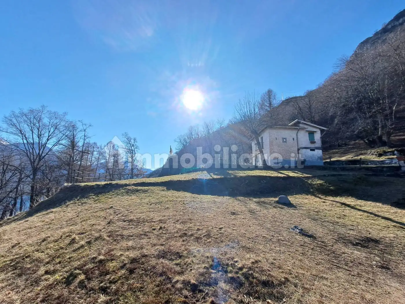 Casa indipendente in affitto a Dongo