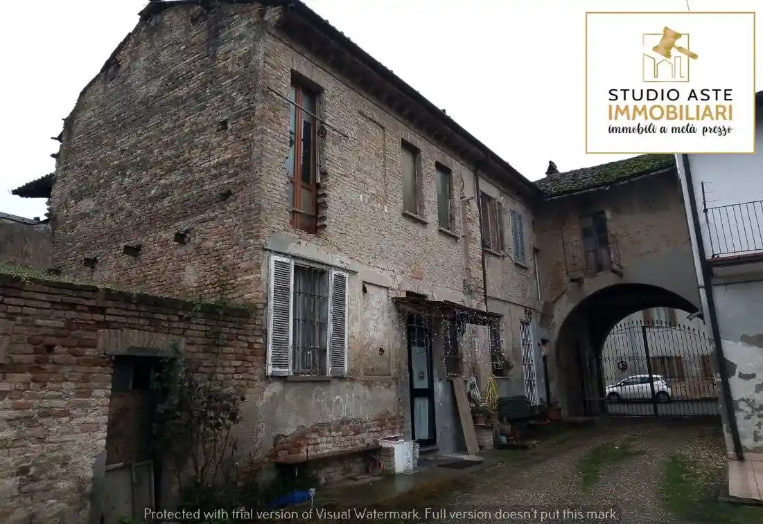 Palazzo - Stabile in vendita a Voghera