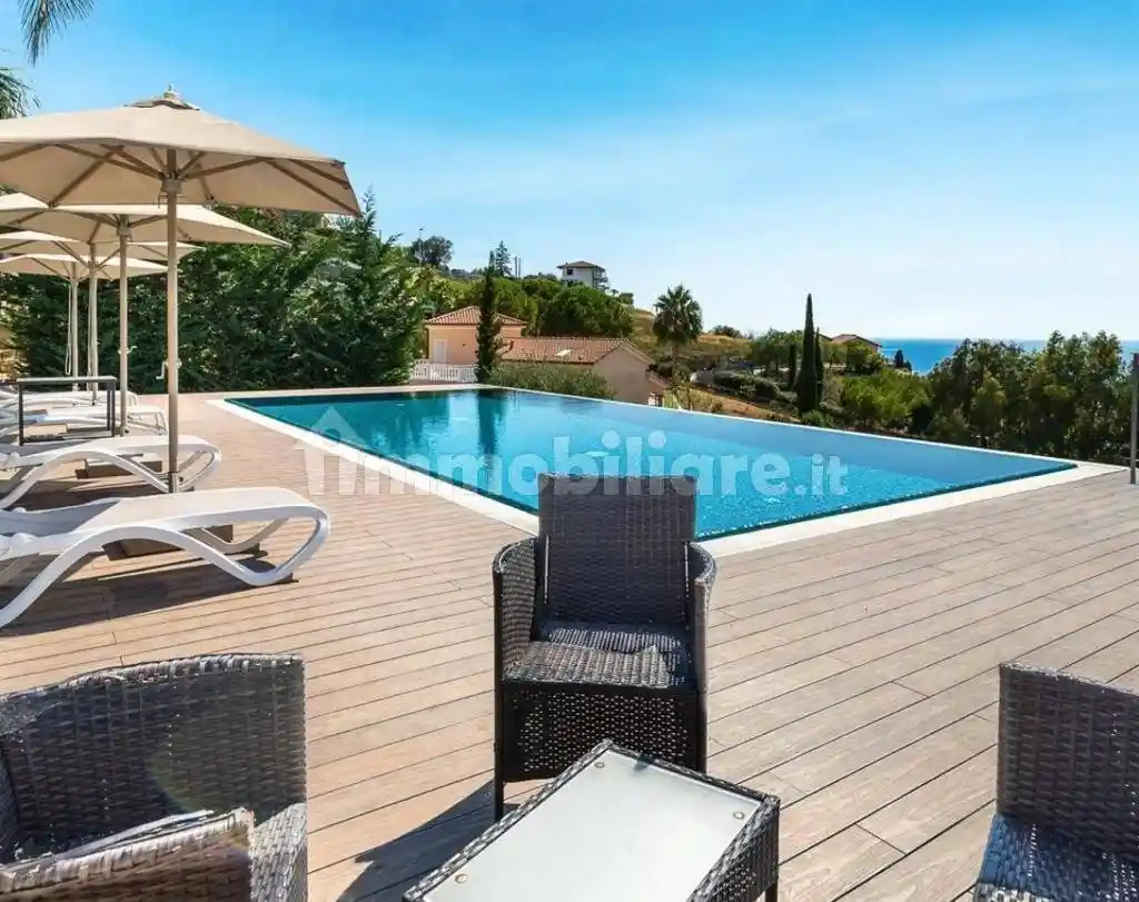 Villa in vendita a Bordighera