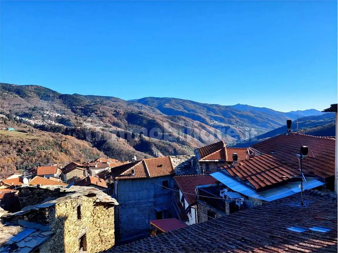 Casa indipendente in vendita a Montegrosso Pian Latte