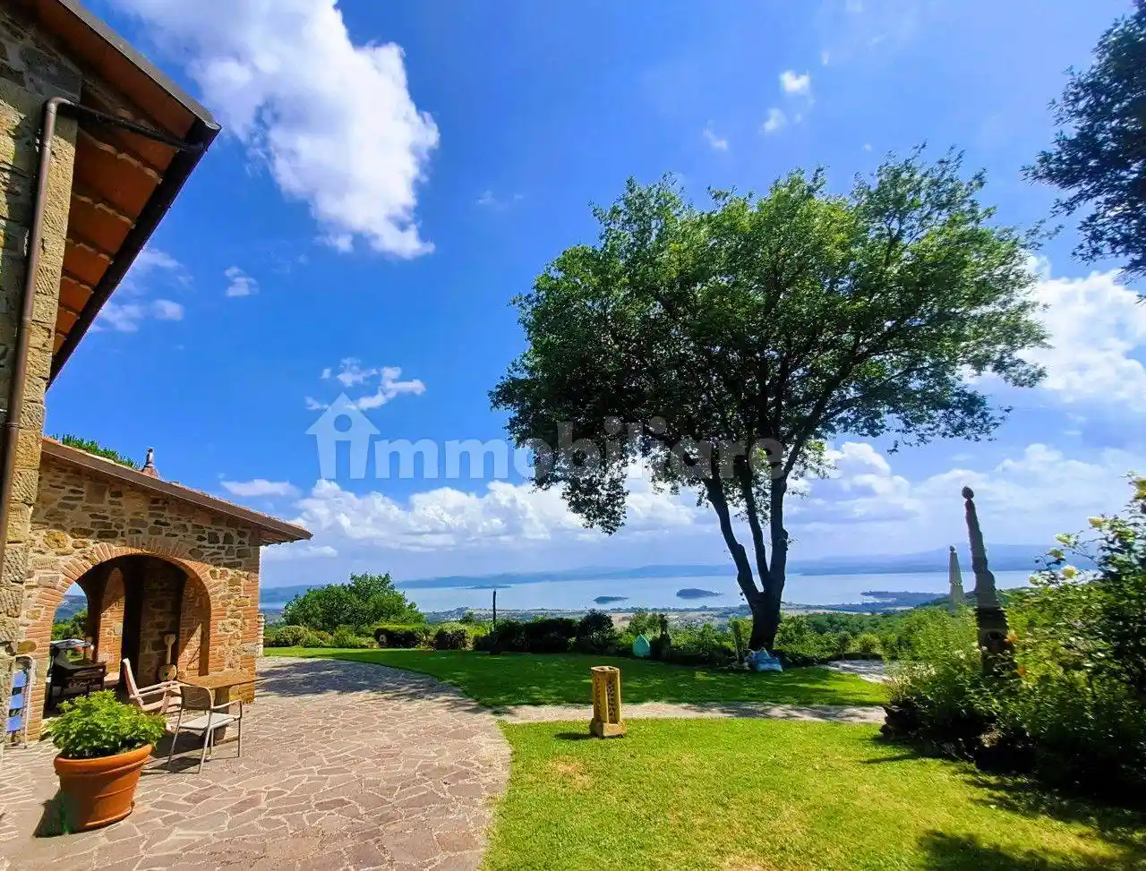 Rustico - Casale in vendita a Tuoro sul Trasimeno