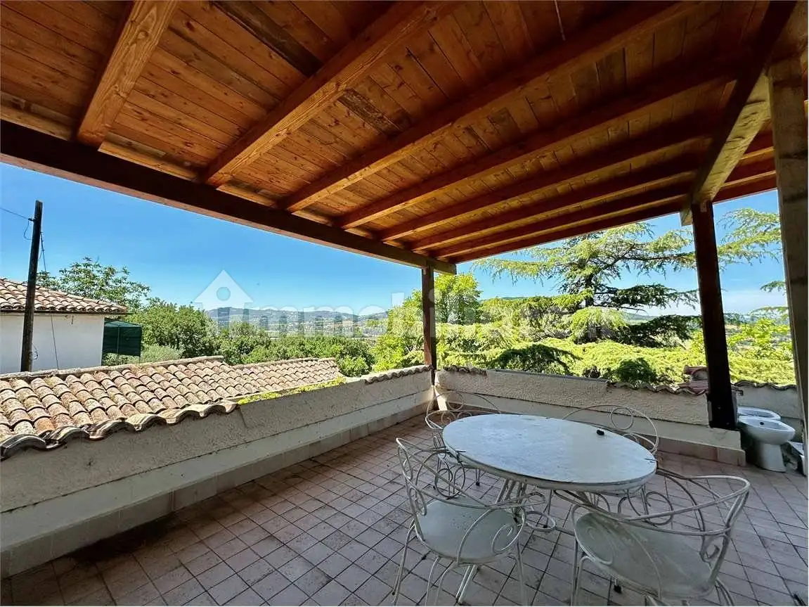 Villa in vendita a Fossato di Vico