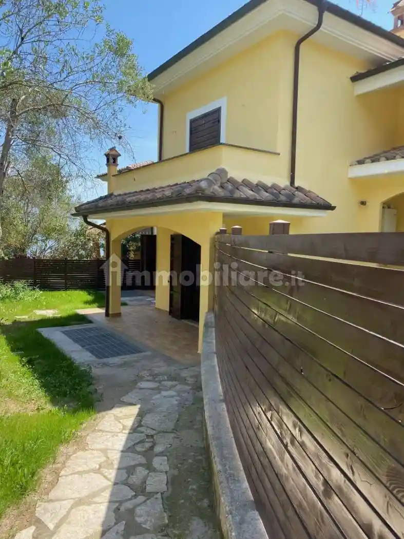 Villa in vendita a Bracciano
