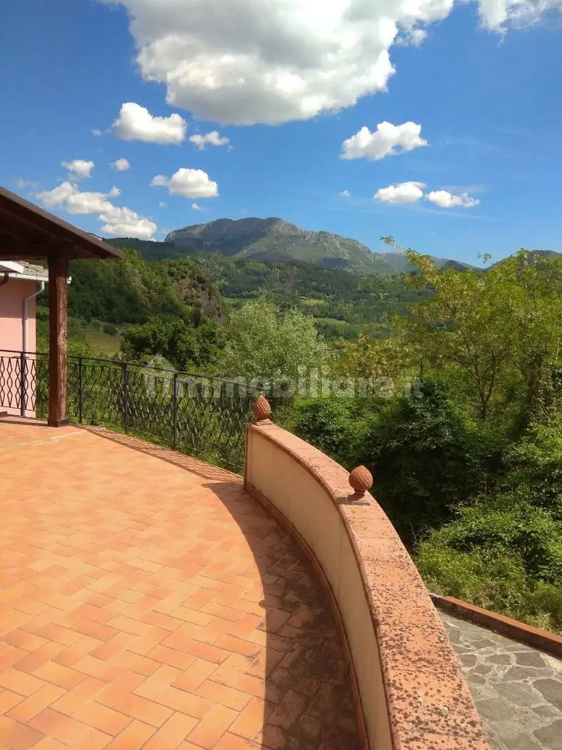 Villa in vendita a Camporgiano