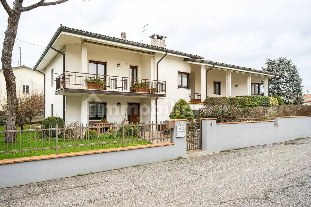 Villa in vendita a Soave