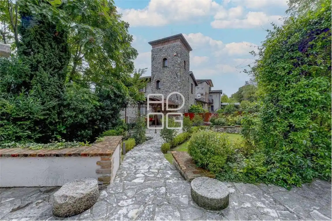 Villa in vendita a Desenzano del Garda