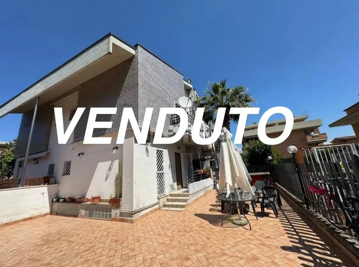 Villa plurifamiliare in vendita a Roma
