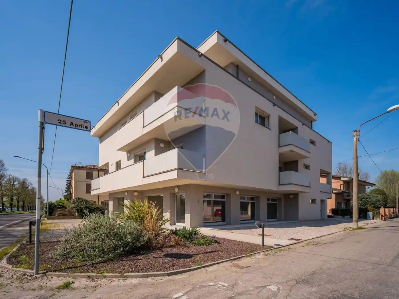 Palazzo - Edificio in vendita a Cavezzo