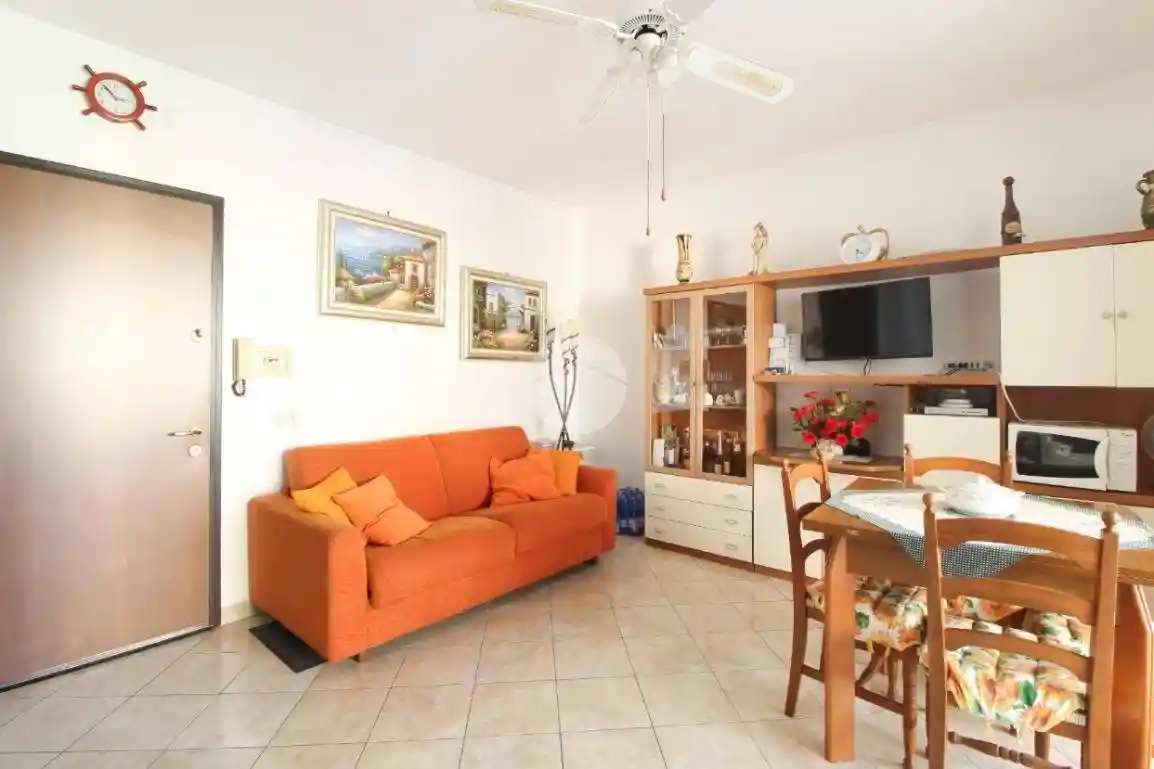 Trilocale via Camillo Benso Conte di Cavour 79, Lungomare Marconi, Alba Adriatica - foto 2