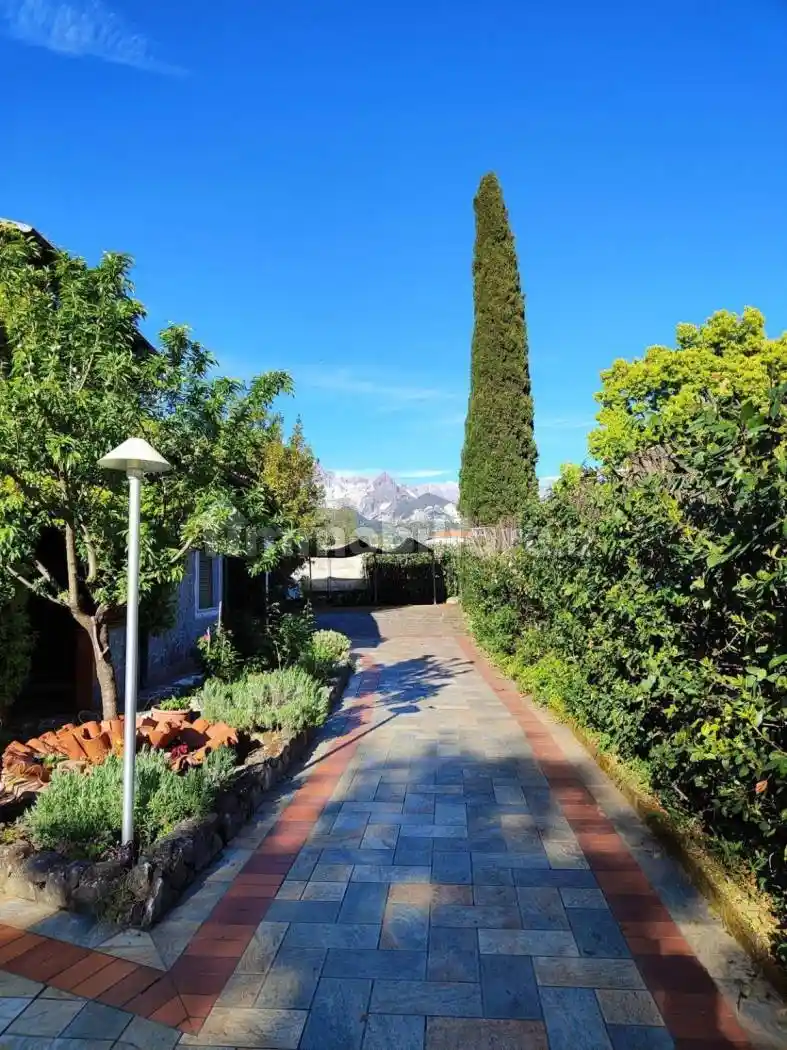 Villa in vendita a Carrara