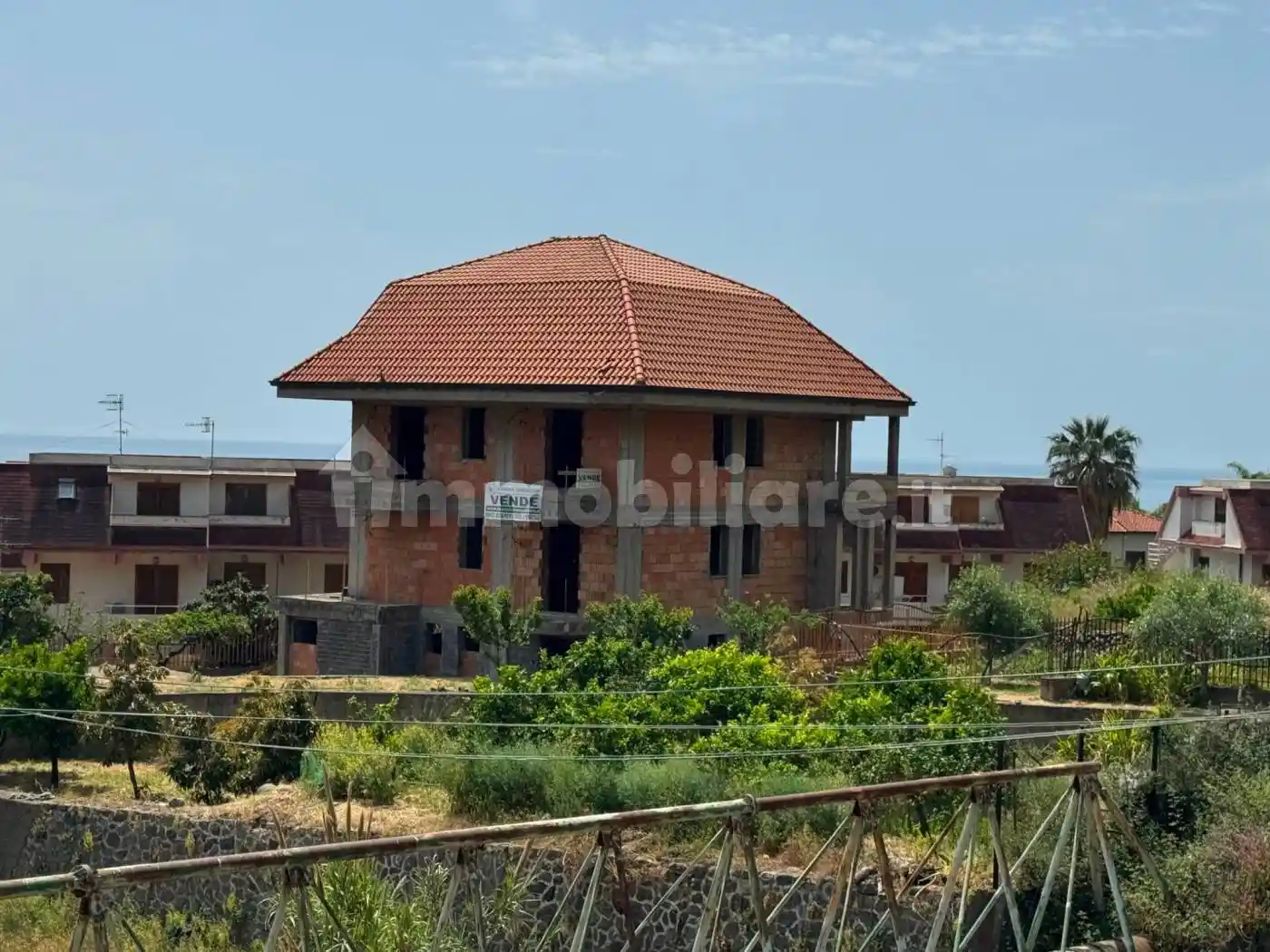 Palazzo - Edificio in vendita a Letojanni