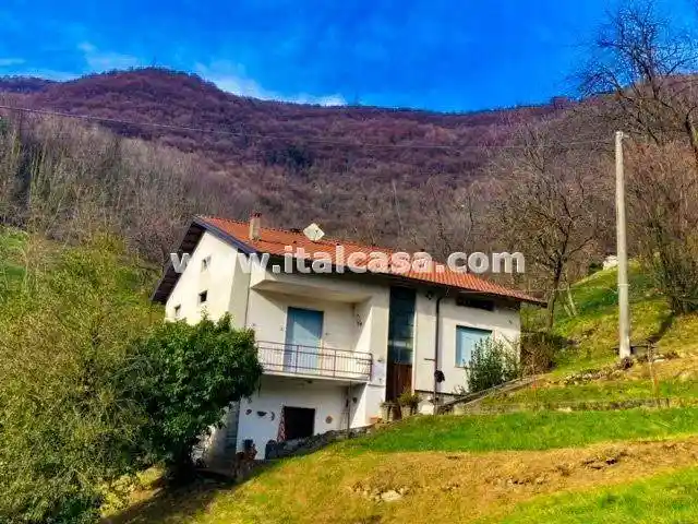 Villa in vendita a Alzano Lombardo