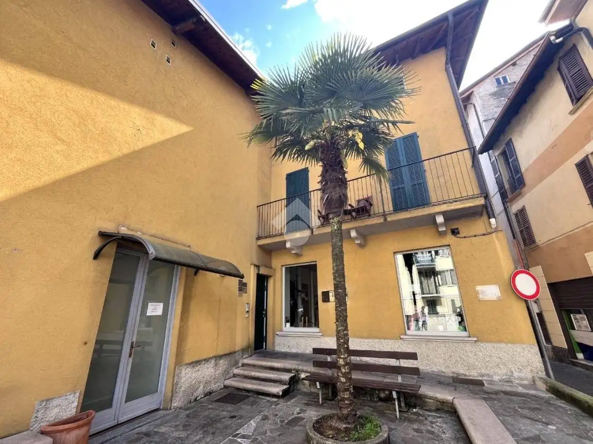 Appartamento in vendita a Dongo