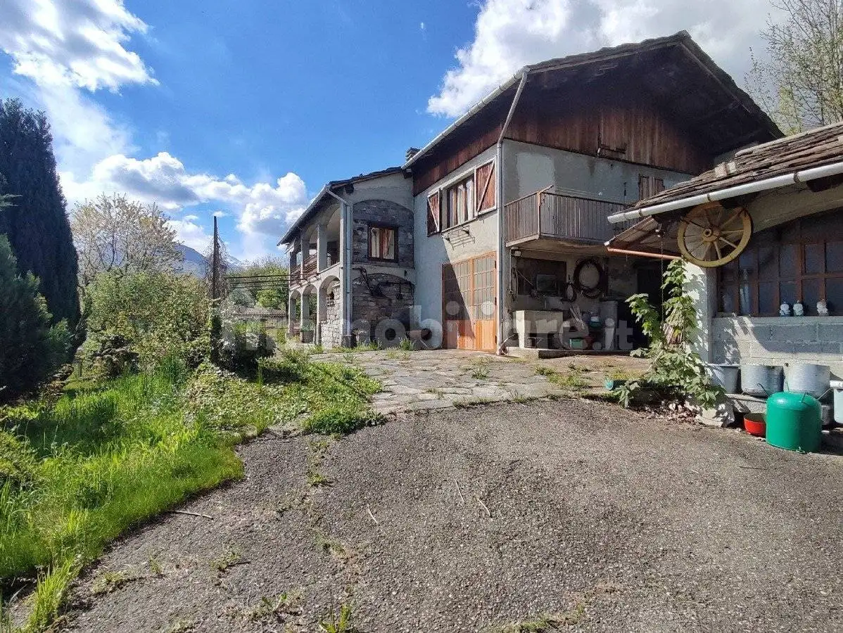 Casa indipendente in vendita a Valchiusa