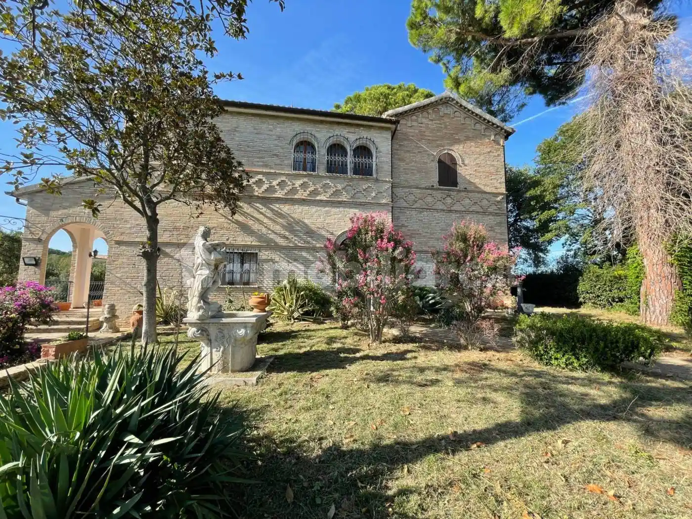 Villa in vendita a Osimo