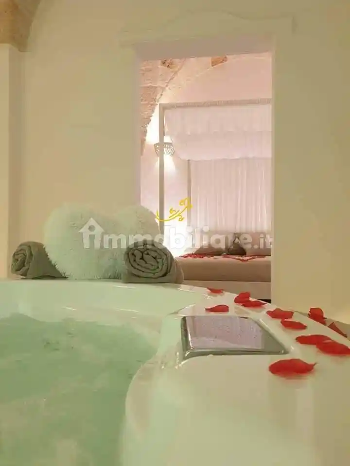 Palazzo - Edificio in vendita a Fasano