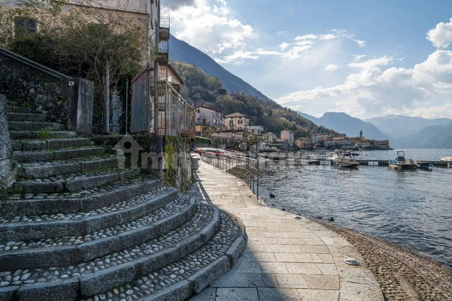 Palazzo - Edificio in vendita a Lezzeno