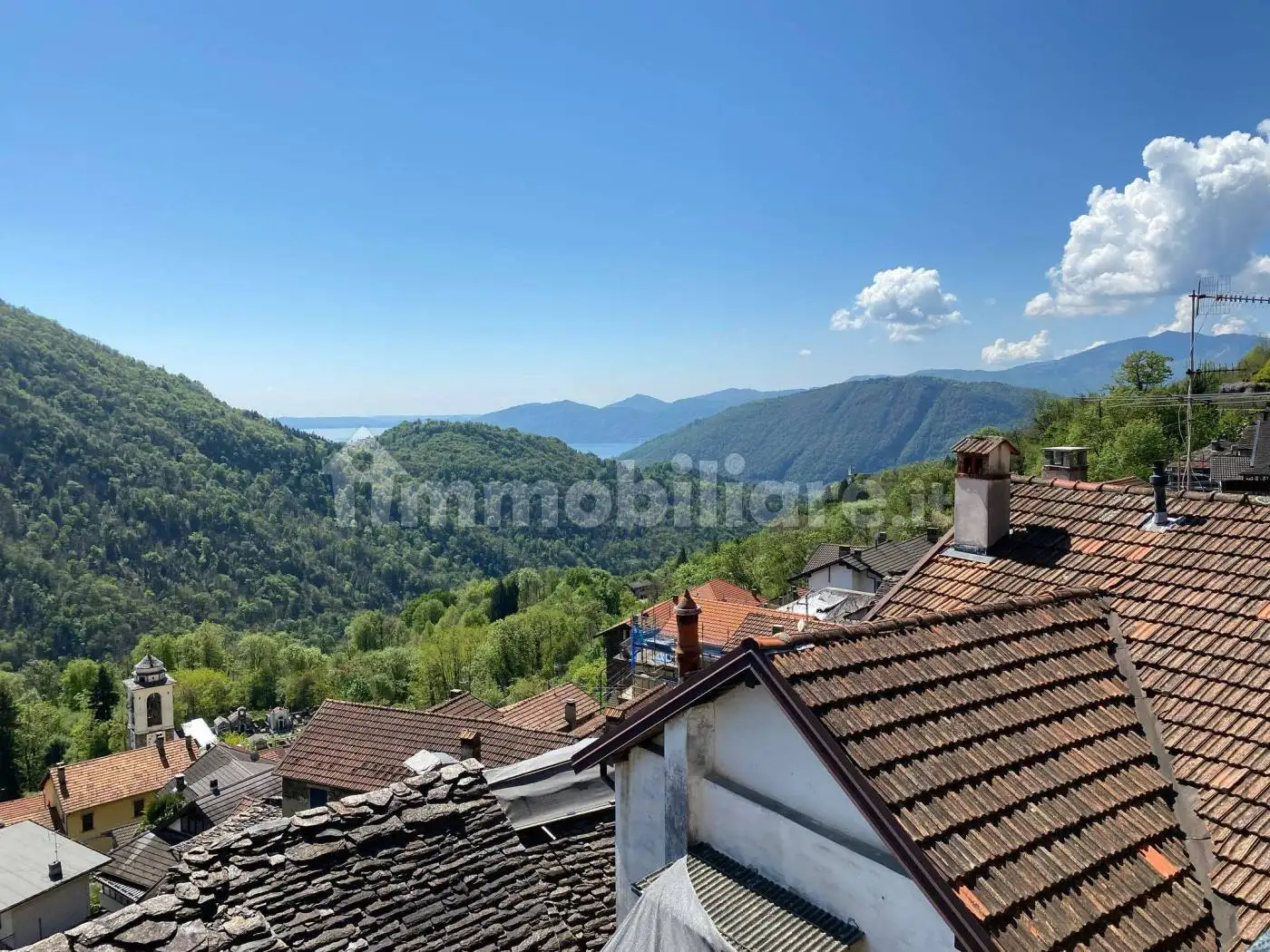 Appartamento in vendita a Caprezzo