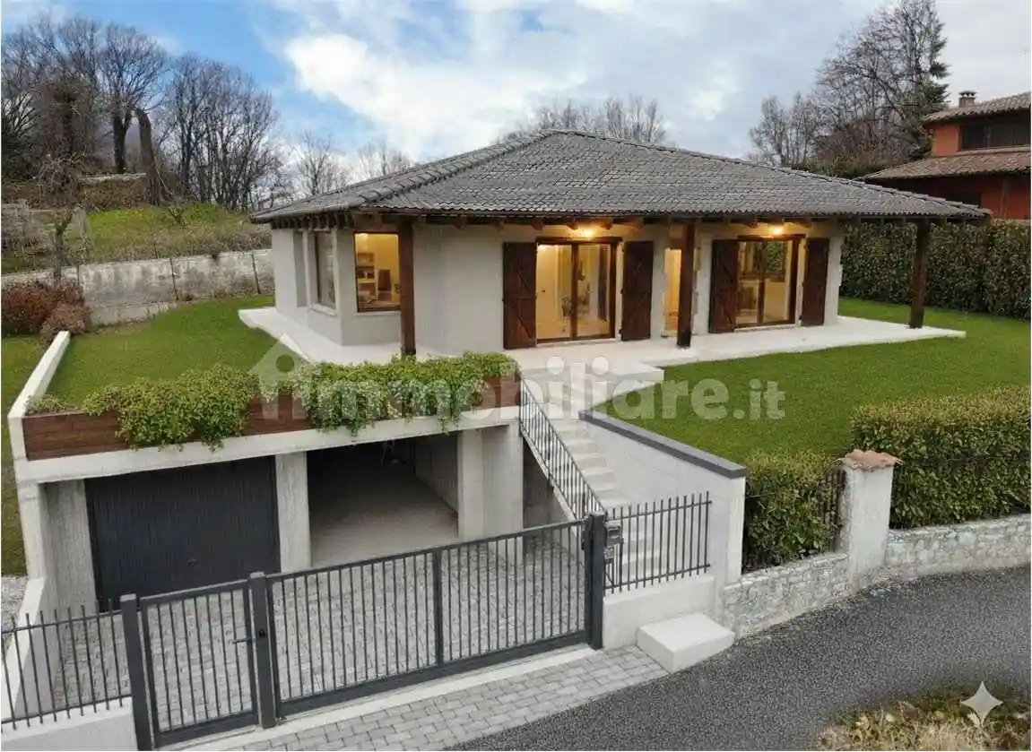 Villa in vendita a Montorfano