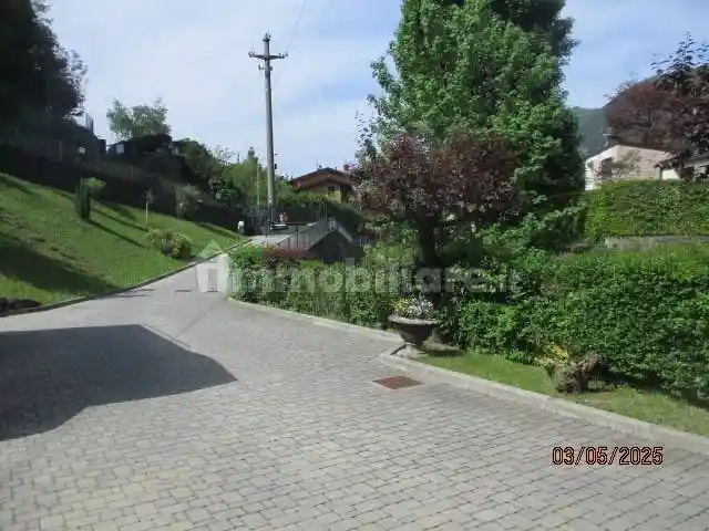 Villa in vendita a Canzo