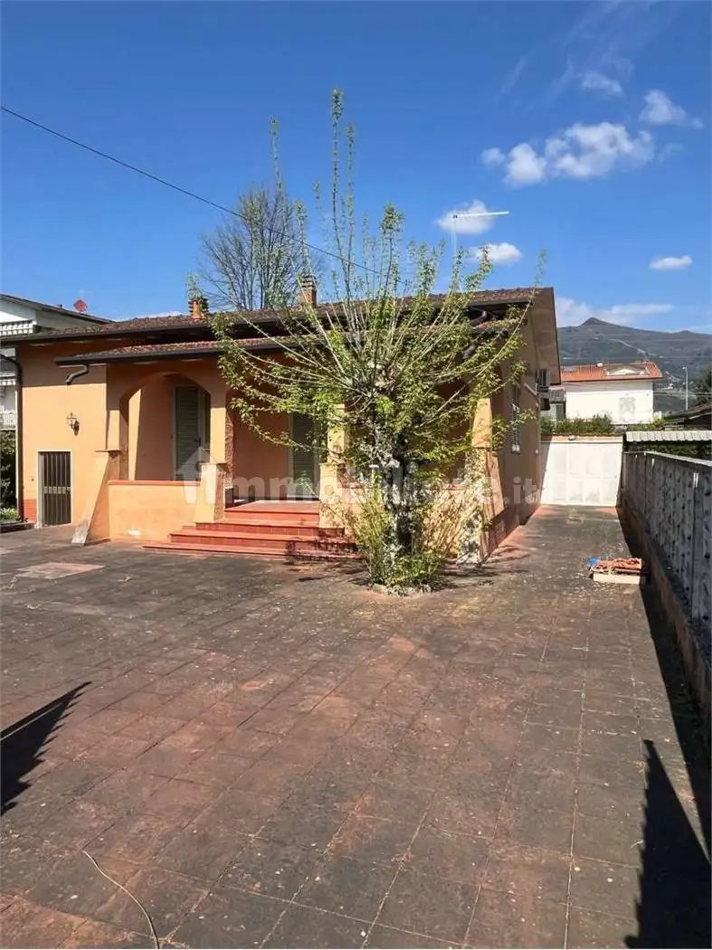 Villetta a schiera in affitto a Montignoso