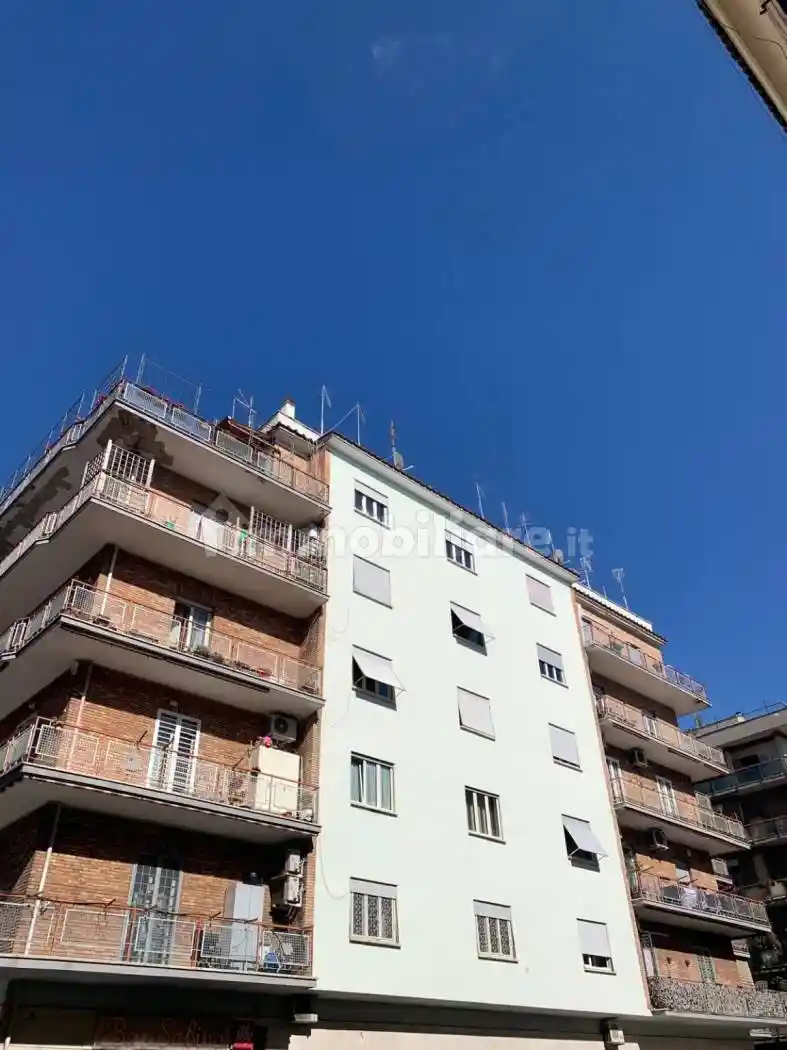Trilocale buono stato, terzo piano, Appio Latino, Roma - foto 2