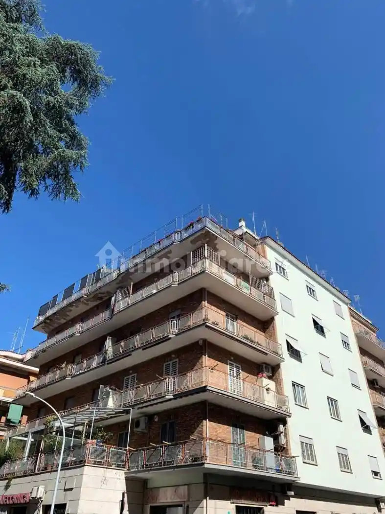 Trilocale buono stato, terzo piano, Appio Latino, Roma - foto 4