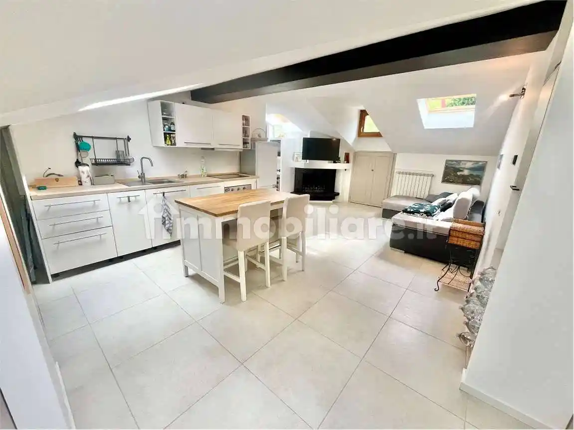 Appartamento in vendita a Monticello Brianza