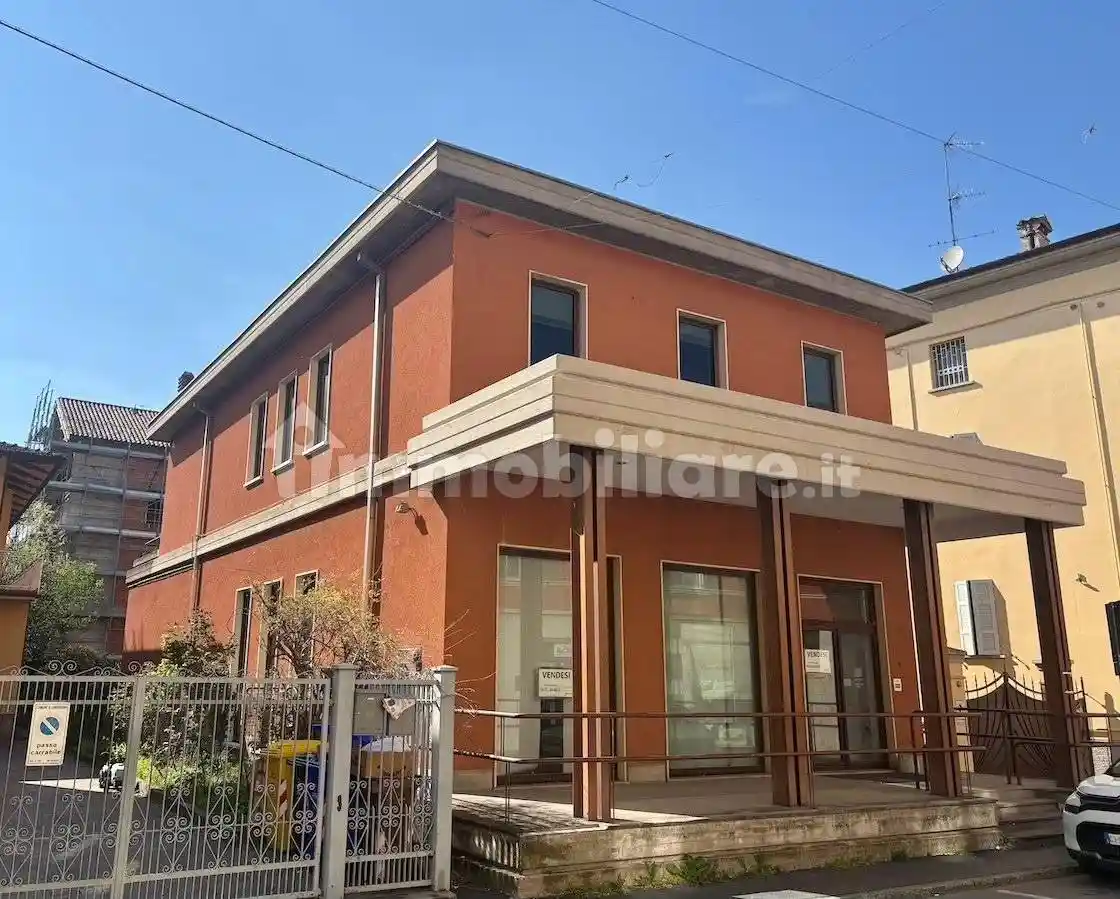 Palazzo - Edificio in vendita a Langhirano