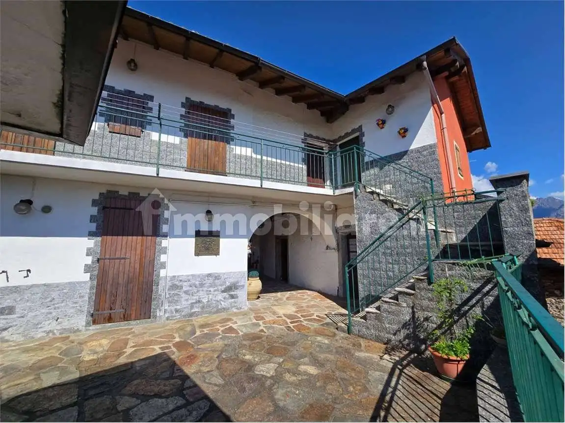 Casa indipendente in vendita a Casale Corte Cerro