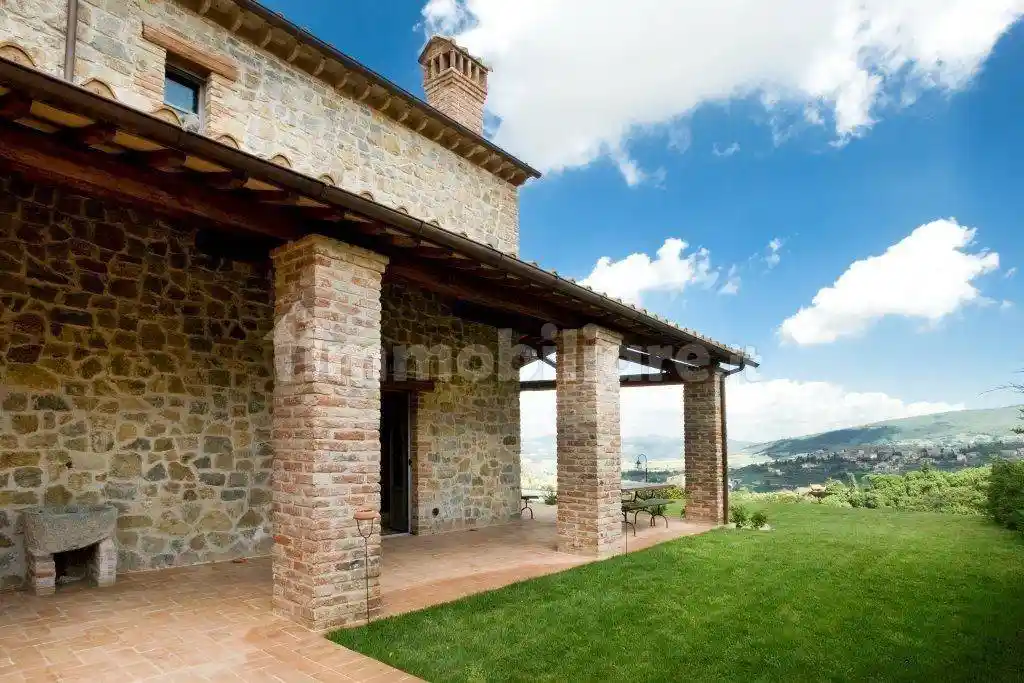 Rustico - Casale in vendita a Montecchio
