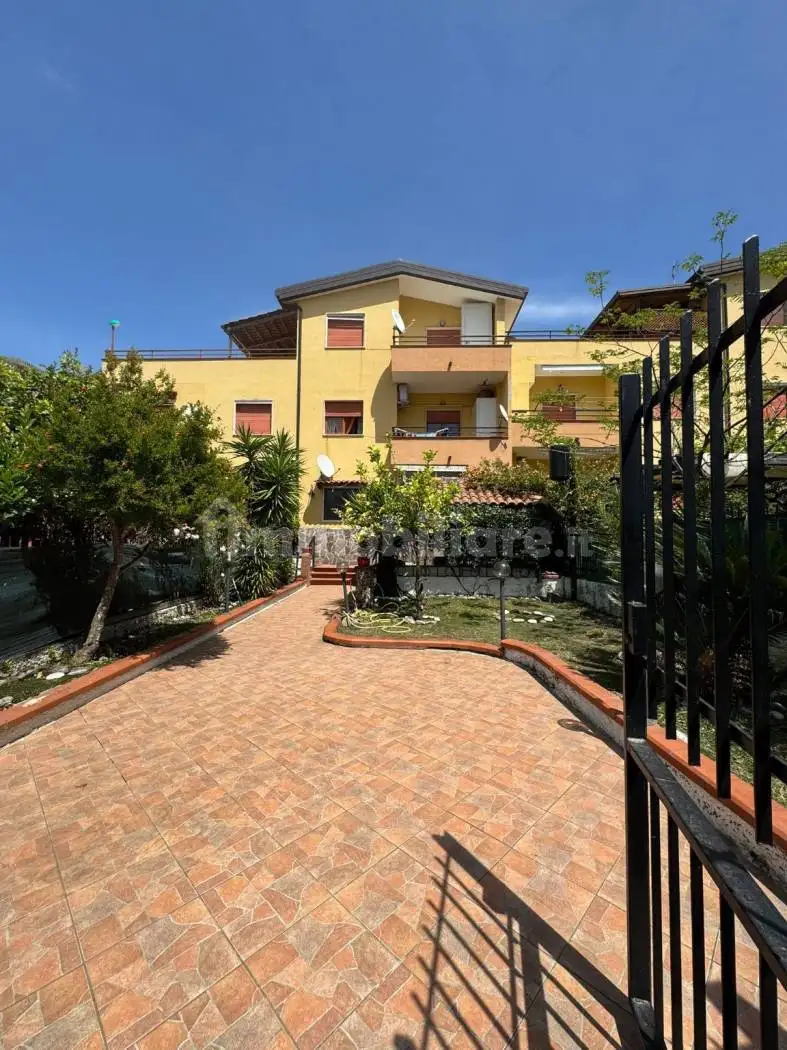 Villetta a schiera in affitto a Tortora