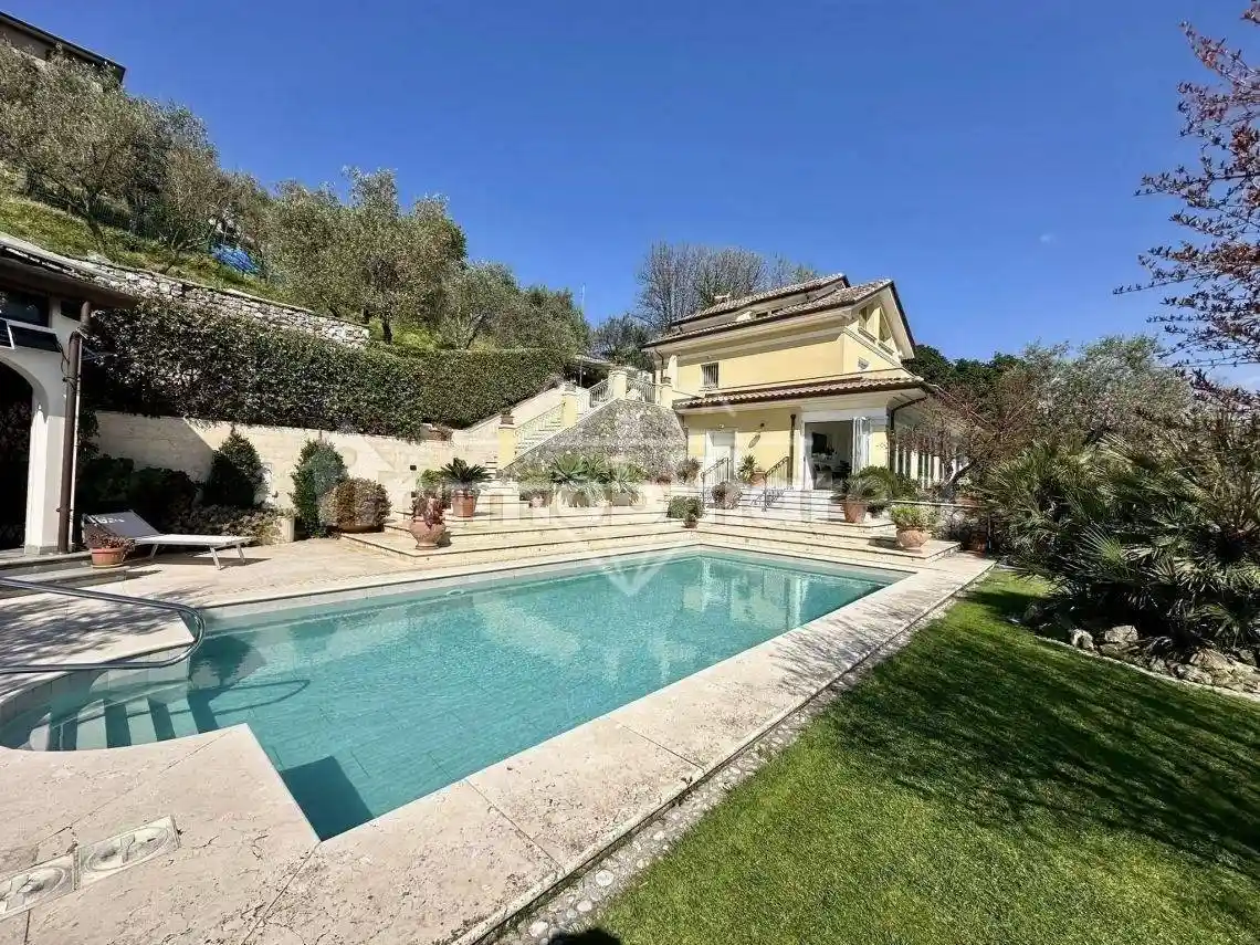 Villa in vendita a Castelnuovo Magra