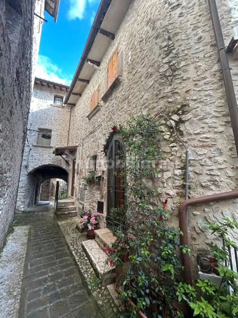 Appartamento in vendita a Arrone