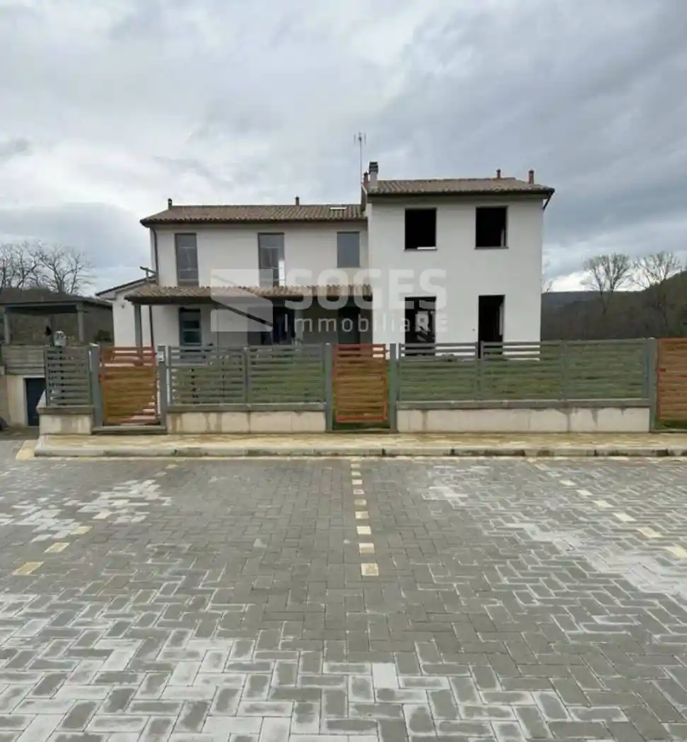 Appartamento in vendita a Bucine